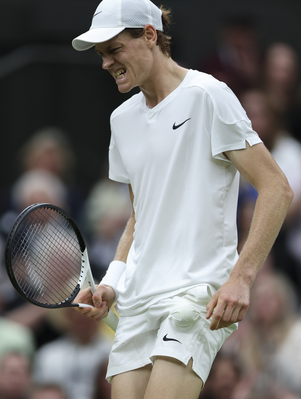 出现在场边 出现在场边